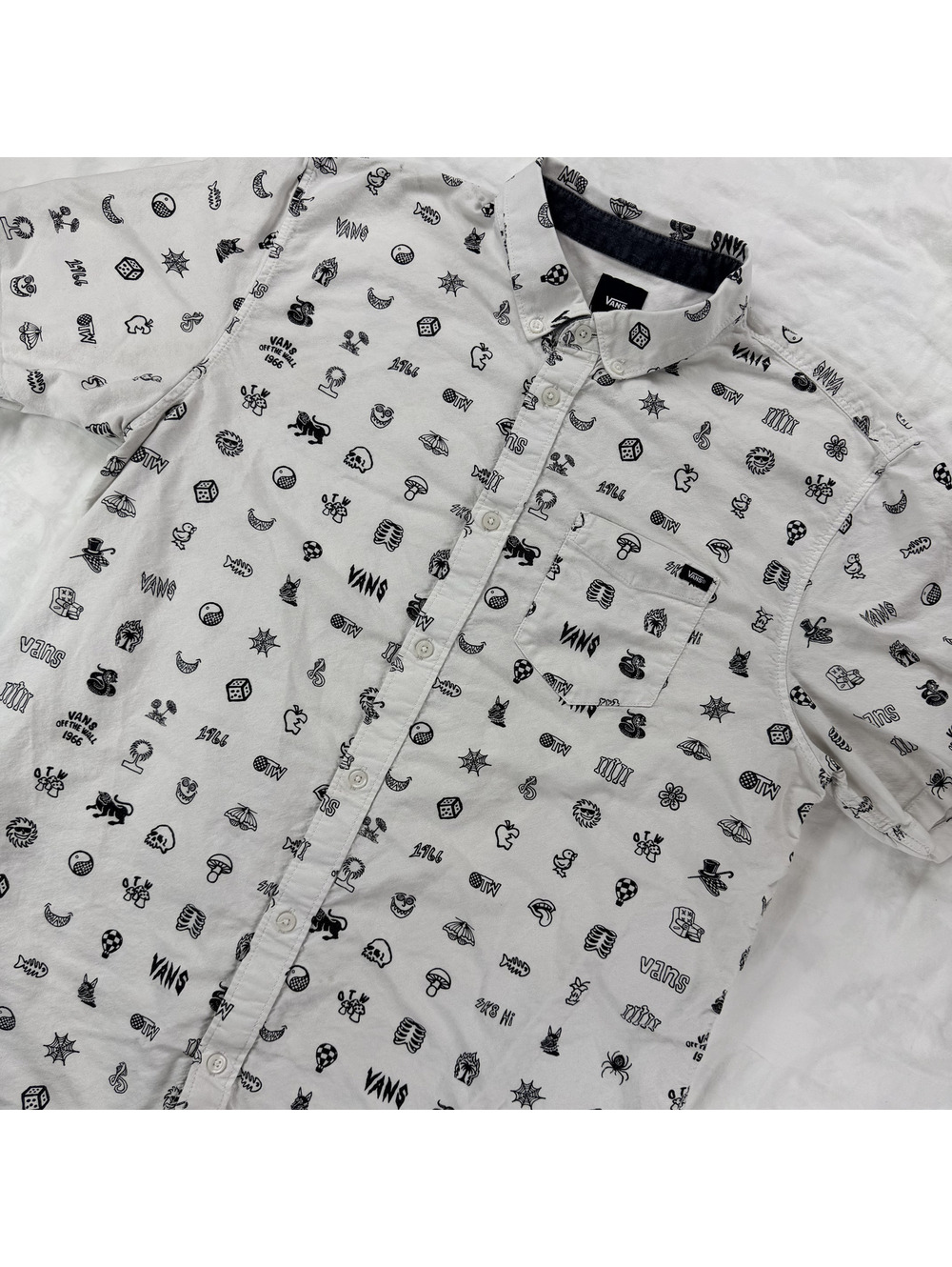 Vans Men's Large Doodle Print Button Up Shirt Skull OTW Short Sleeve White